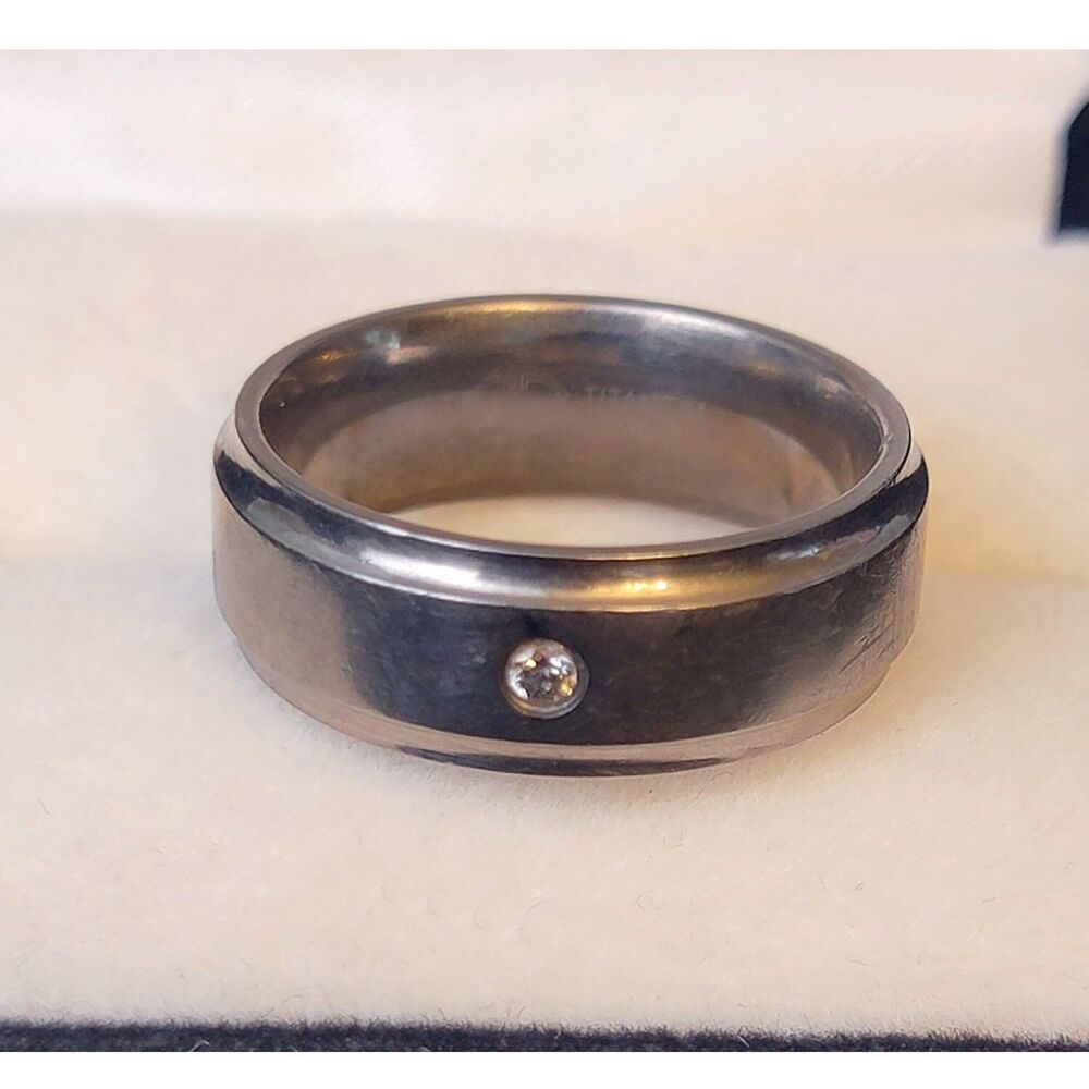 Tungsten-Silver w/7.9 mm size 10.5 Ring Silver Eye-Catcher Solitaire Band w/Wear